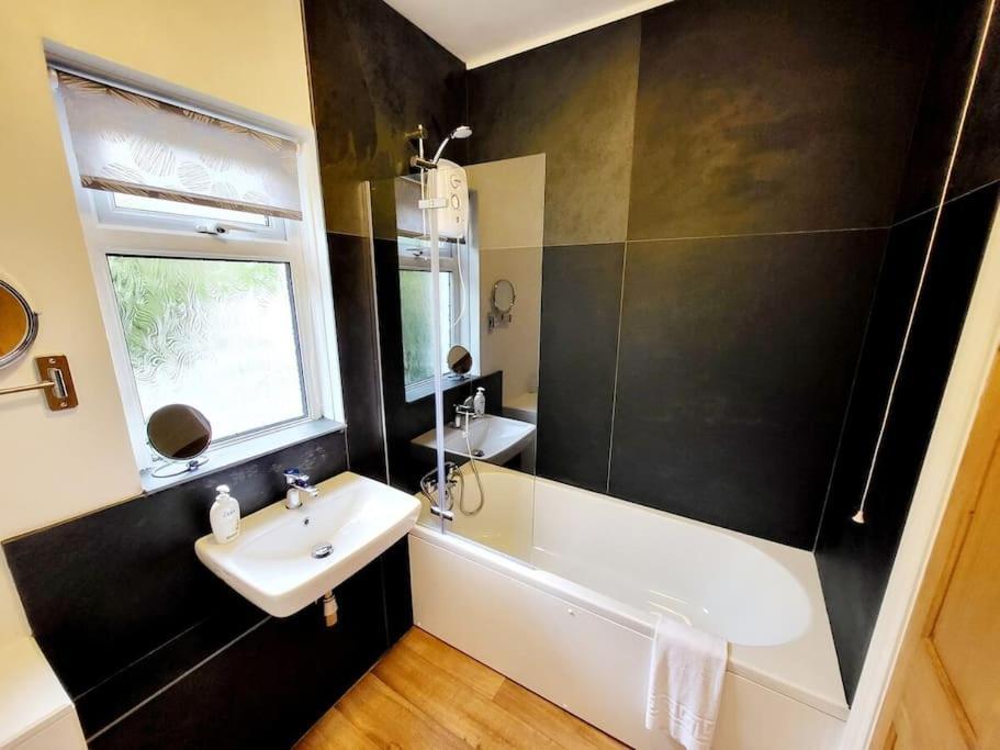 8 Duke Street - Launceston Cornwall Екстер'єр фото